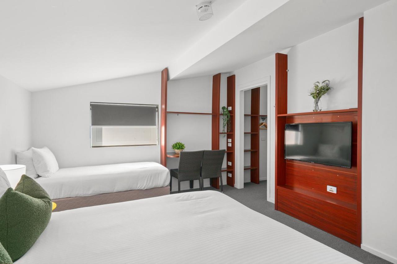 Grand Hotel And Studios Wyong Bagian luar foto