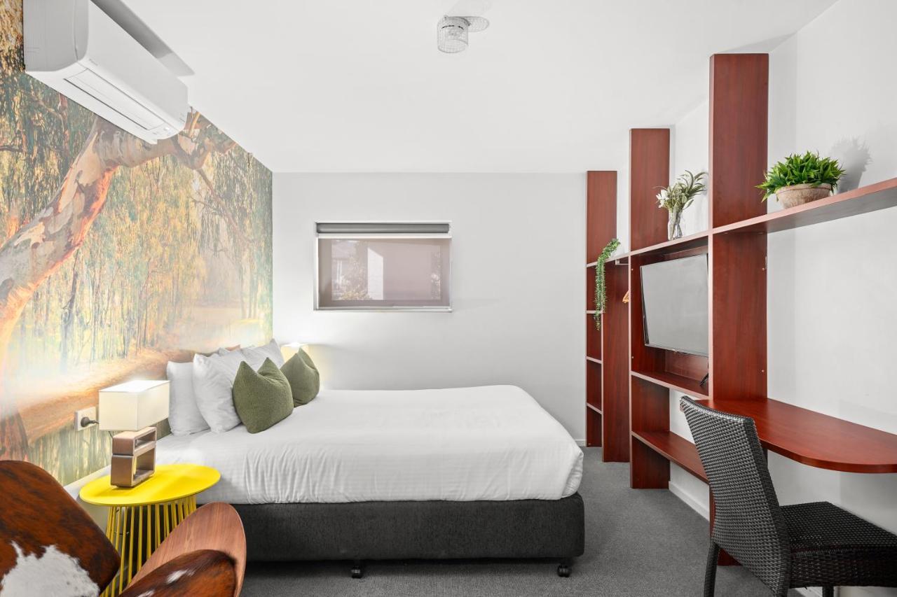 Grand Hotel And Studios Wyong Bagian luar foto