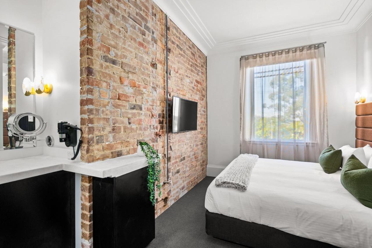 Grand Hotel And Studios Wyong Bagian luar foto