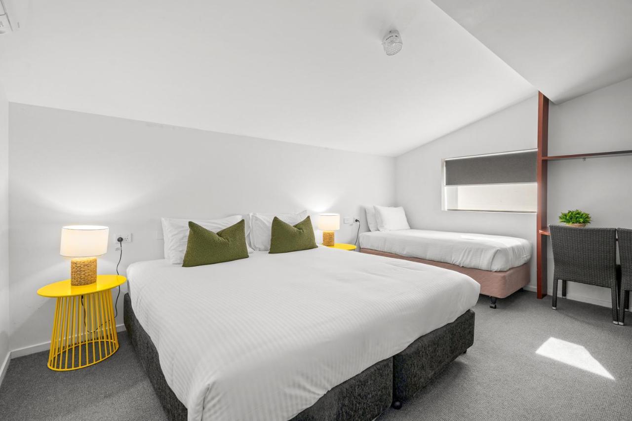Grand Hotel And Studios Wyong Bagian luar foto