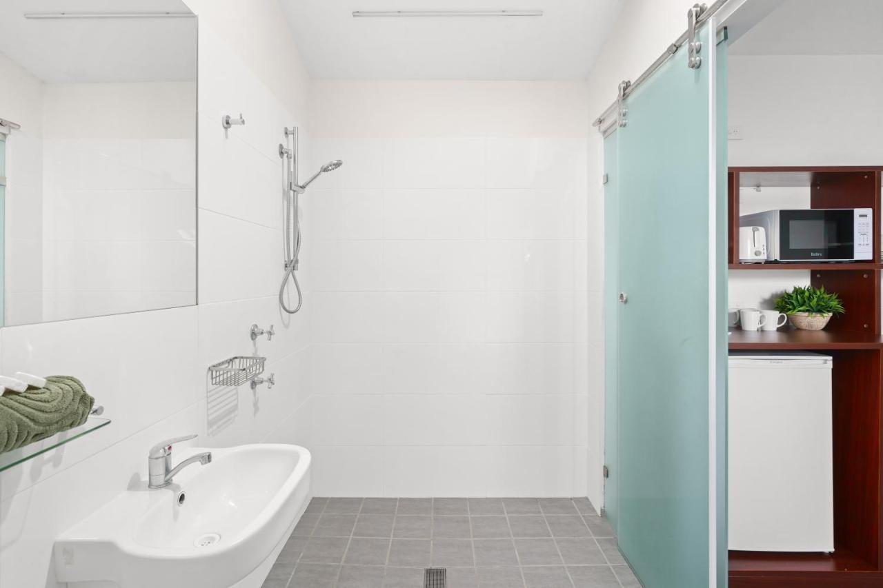 Grand Hotel And Studios Wyong Bagian luar foto