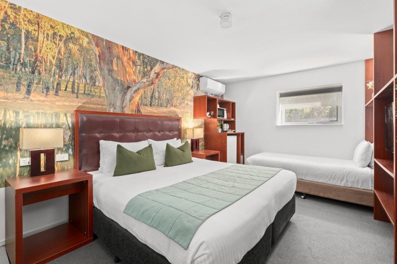 Grand Hotel And Studios Wyong Bagian luar foto