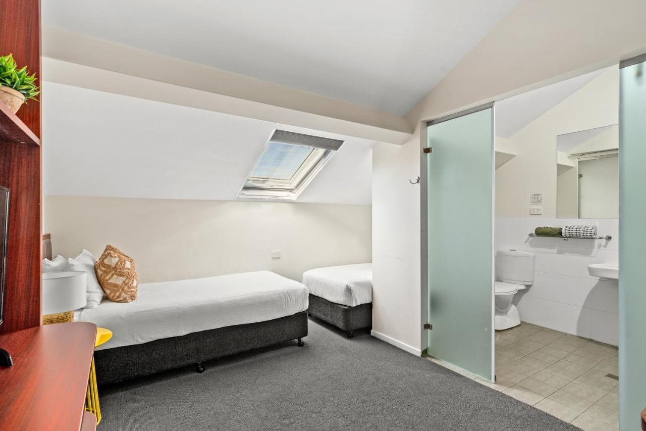 Grand Hotel And Studios Wyong Bagian luar foto