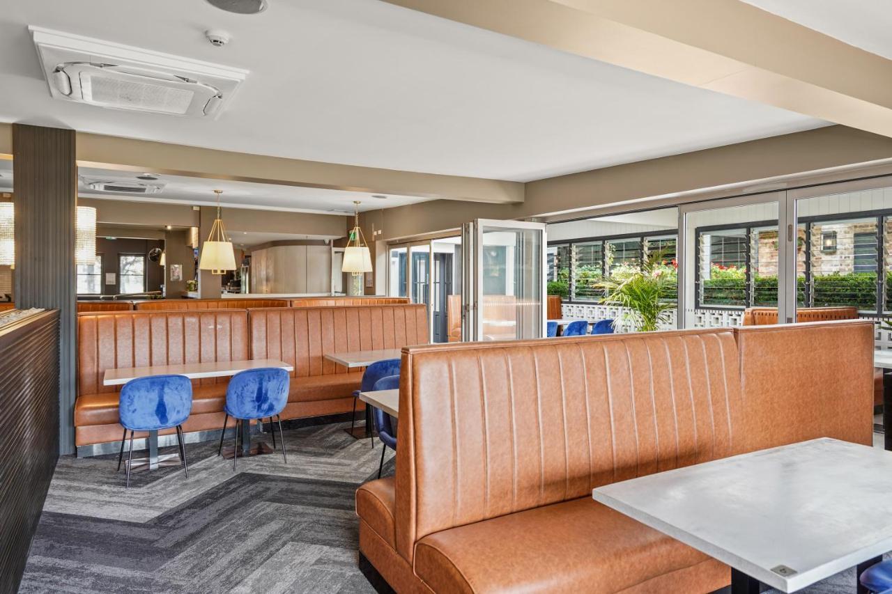 Grand Hotel And Studios Wyong Bagian luar foto