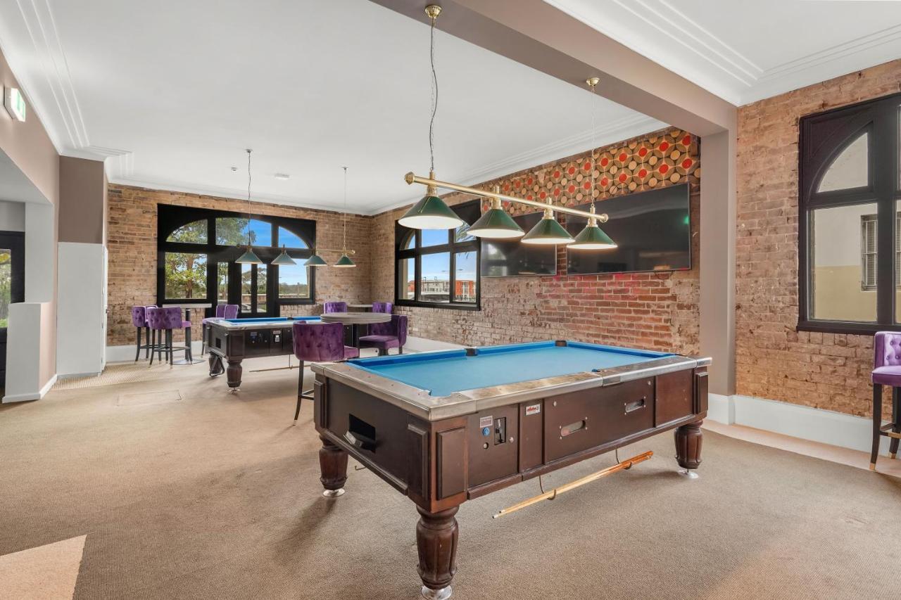 Grand Hotel And Studios Wyong Bagian luar foto