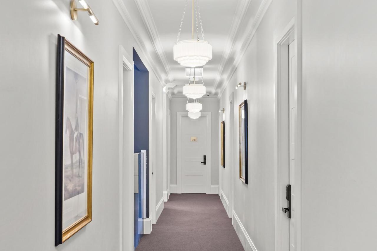 Grand Hotel And Studios Wyong Bagian luar foto