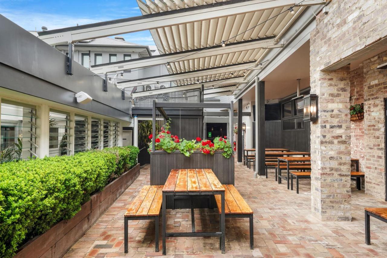Grand Hotel And Studios Wyong Bagian luar foto