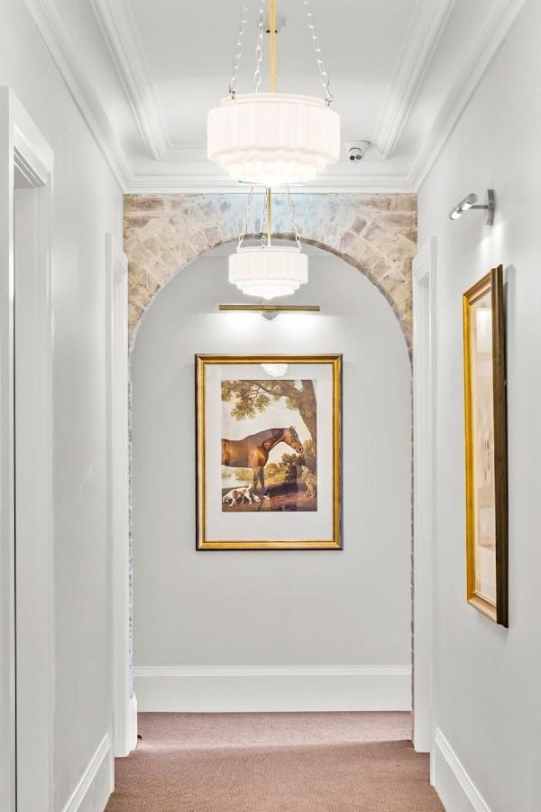Grand Hotel And Studios Wyong Bagian luar foto
