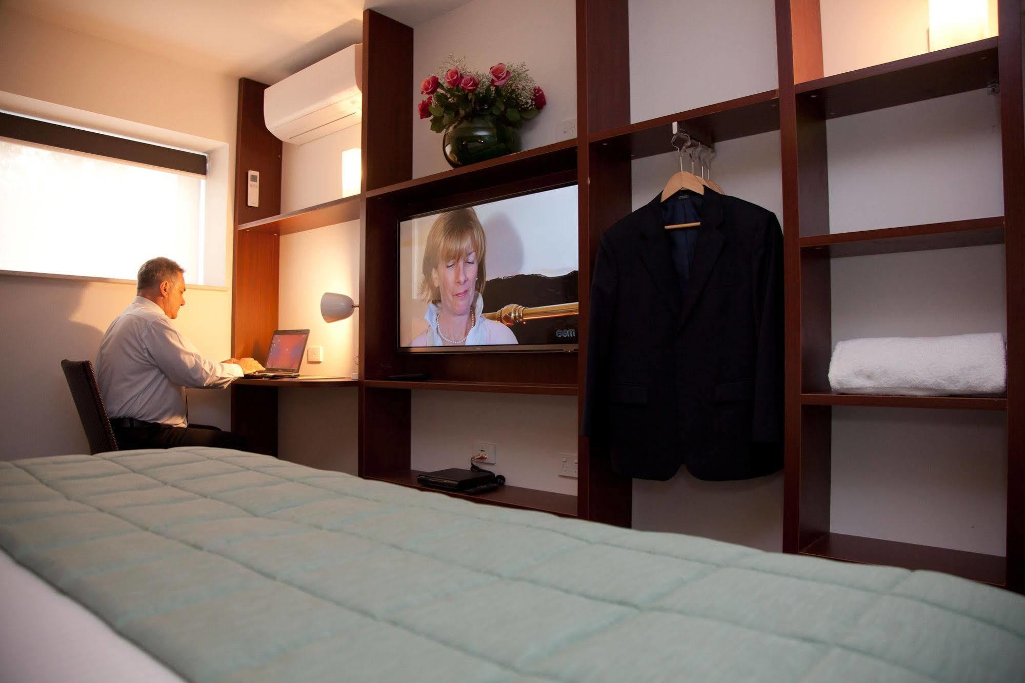 Grand Hotel And Studios Wyong Bagian luar foto