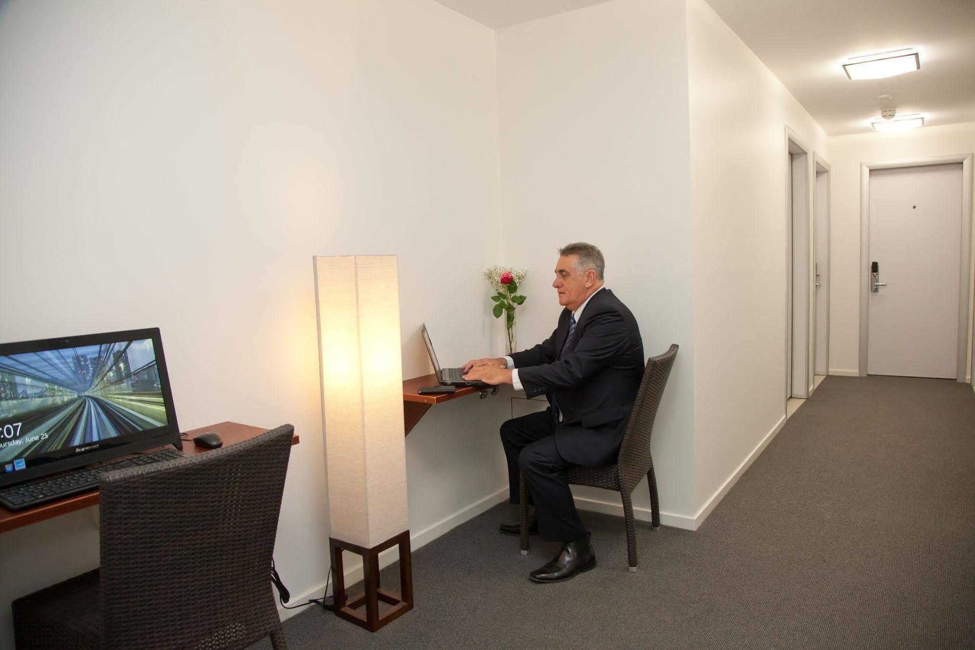 Grand Hotel And Studios Wyong Bagian luar foto