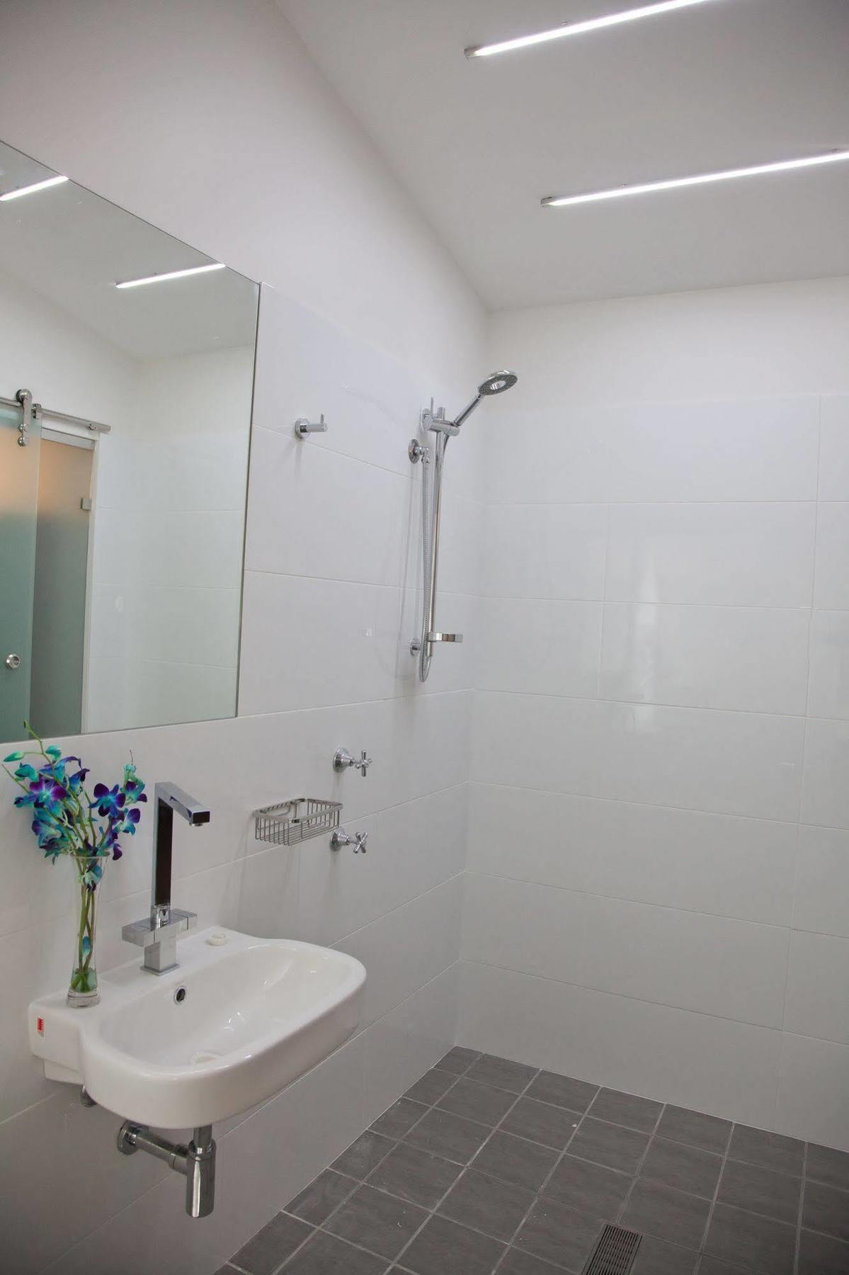 Grand Hotel And Studios Wyong Bagian luar foto