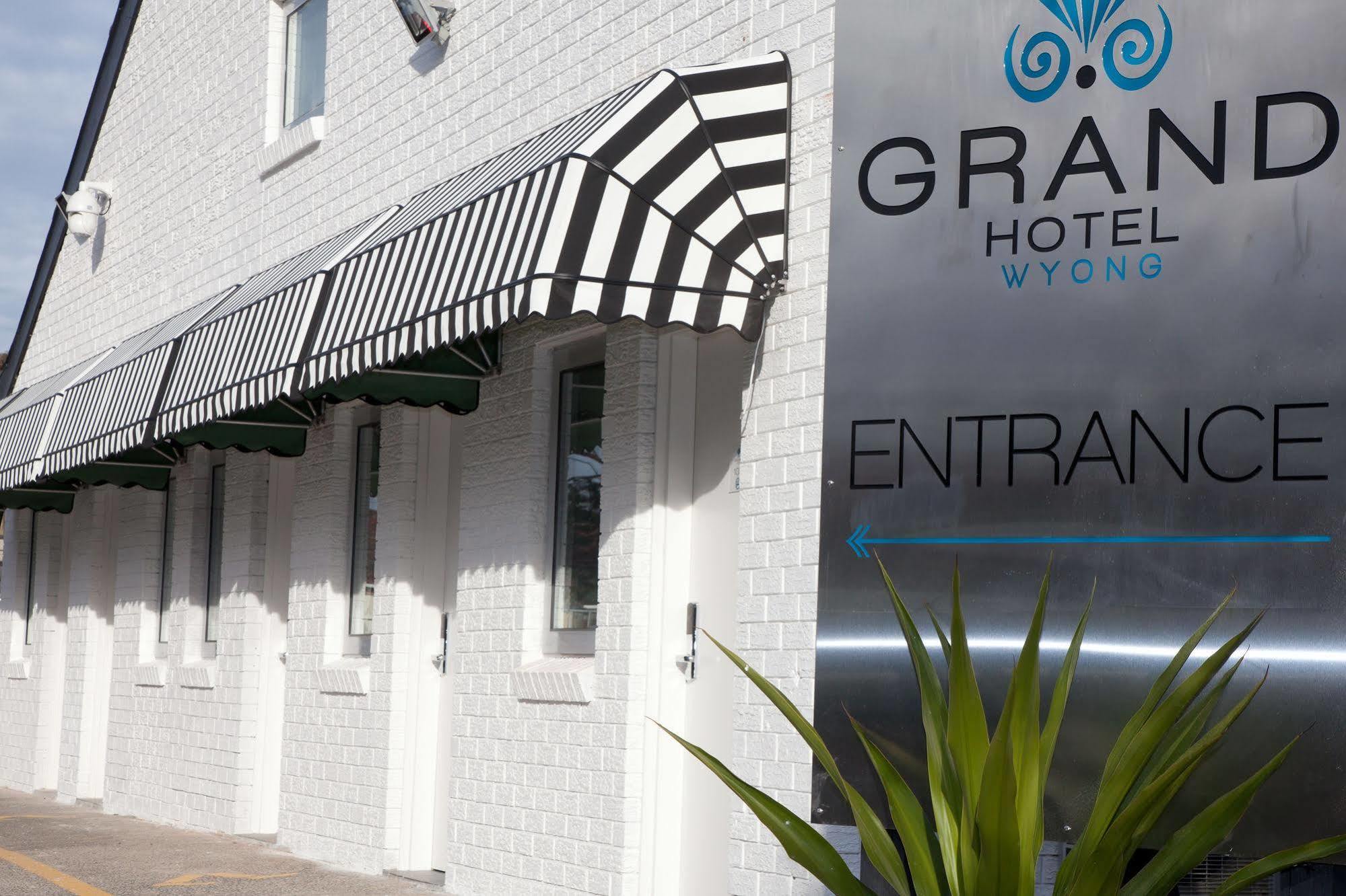 Grand Hotel And Studios Wyong Bagian luar foto